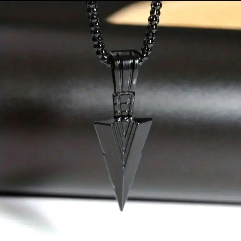 Retro Men's Arrowhead Alloy Pendant Necklace